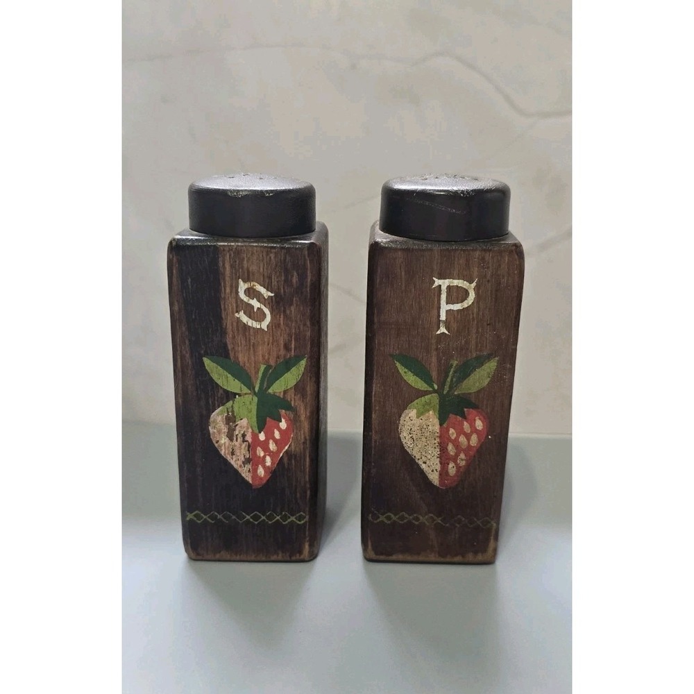 Vintage Woodcrest By Styson  Strawberry Wooden Salt & Pepper Shakers